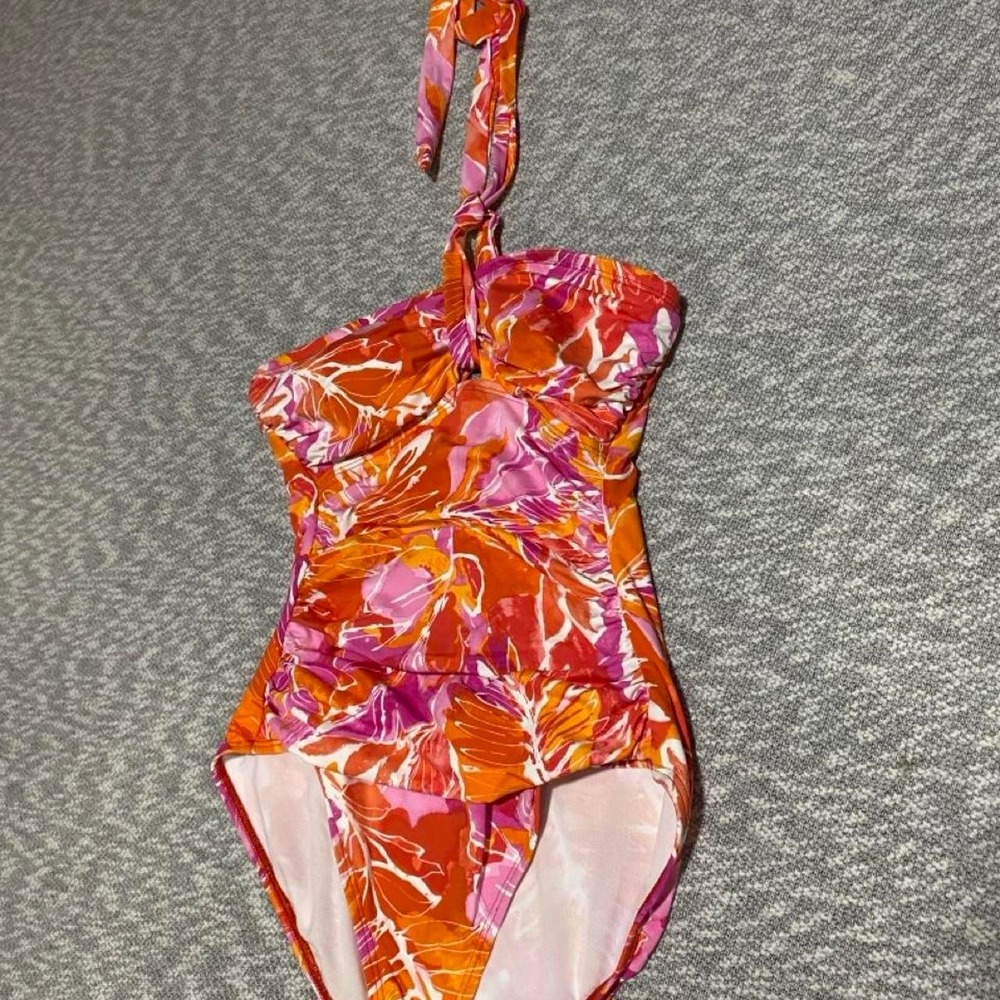 Lauren Ralph Lauren 1 piece swimsuit no underwear wire. Size 8. SKU-A840